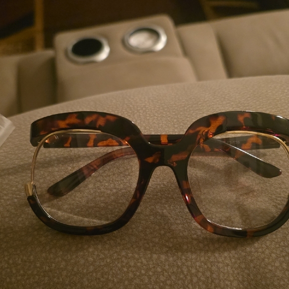 Accessories - Tortoise Shell Oversized Glasses(clear)